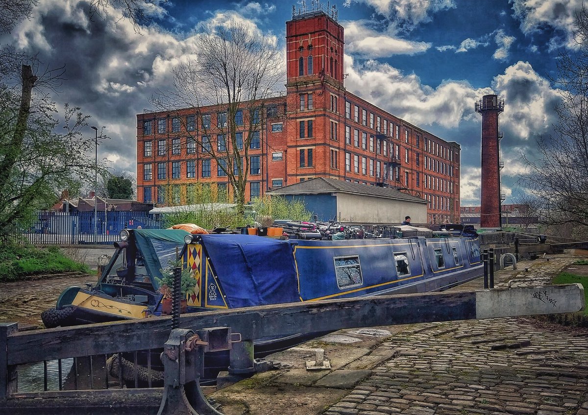 Alfred Street Lock 65 on the Rochdale Canal - have you cranked it yet? 😍