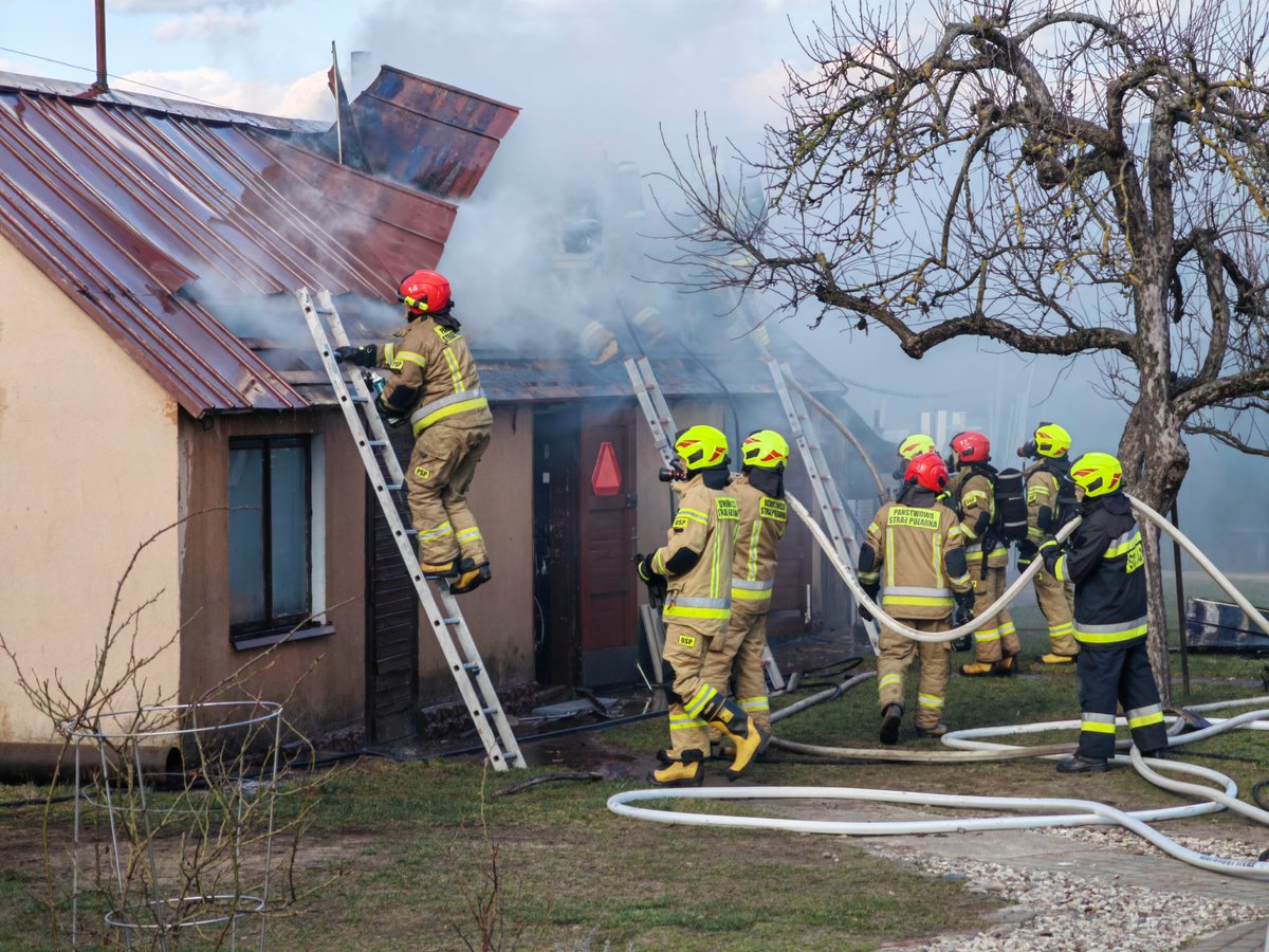 KPPSPGrajewo's tweet image. #PSP #OSP #strażpożarna
🚨29.03.2024 r. ok. godz. 14:14-#Koszarówka ul. Długa #pożar🔥budynku gospodarczego. Brak poszkodowanych.
Udział🚒🚒🚒@KPPSPGrajewo
🚒@OSPKSRGGrajewo 🚒OSP Ruda 
🚓Policja 🛻Pogotowie Energetyczne
📸@KPPSPGrajewo