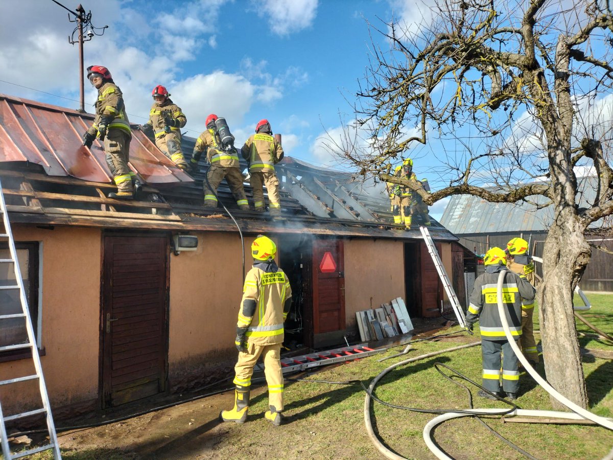 KPPSPGrajewo's tweet image. #PSP #OSP #strażpożarna
🚨29.03.2024 r. ok. godz. 14:14-#Koszarówka ul. Długa #pożar🔥budynku gospodarczego. Brak poszkodowanych.
Udział🚒🚒🚒@KPPSPGrajewo
🚒@OSPKSRGGrajewo 🚒OSP Ruda 
🚓Policja 🛻Pogotowie Energetyczne
📸@KPPSPGrajewo