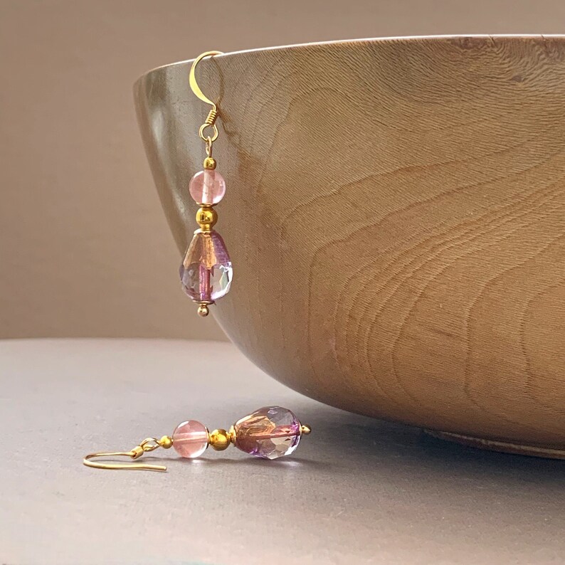 £7.90 via Etsy, Czech Glass Earrings Pink & Gold Dangle, Crystal, Cherry Quartz, Rose Gold: etsy.com/uk/listing/160…

#pinkgold #crystal #cherryquartz #czechglass #goldplated #handcraftedearrings #uniqueearrings #boholook #bohostyle #bohemianjewellery #bohemianfashion #unique