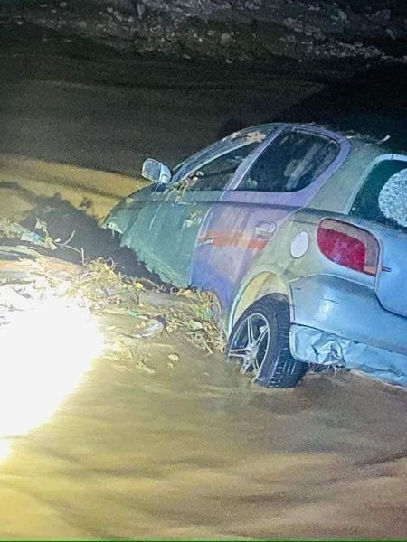 A man died in a flood last night in Hargeisa, I send my condolences to the family. In Somaliland, floods and heavy rains pose hazards, in valley areas.   so the communities must be aware about the risks, and take early warning to minimize the impact. #Somaliland #FloodAwareness