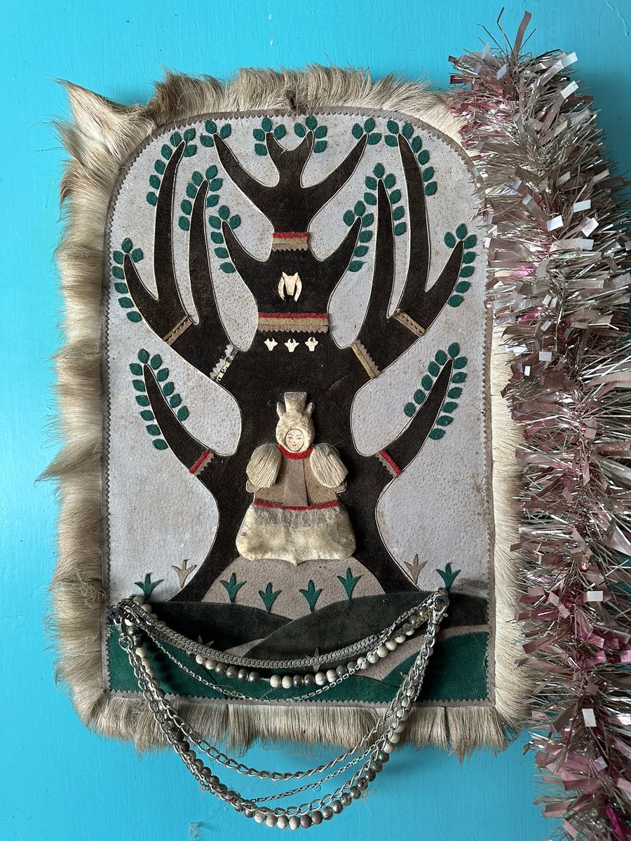 столько лет в детстве я принимала за должное это панно, и только щас такая — ваууу это что? а это с родины