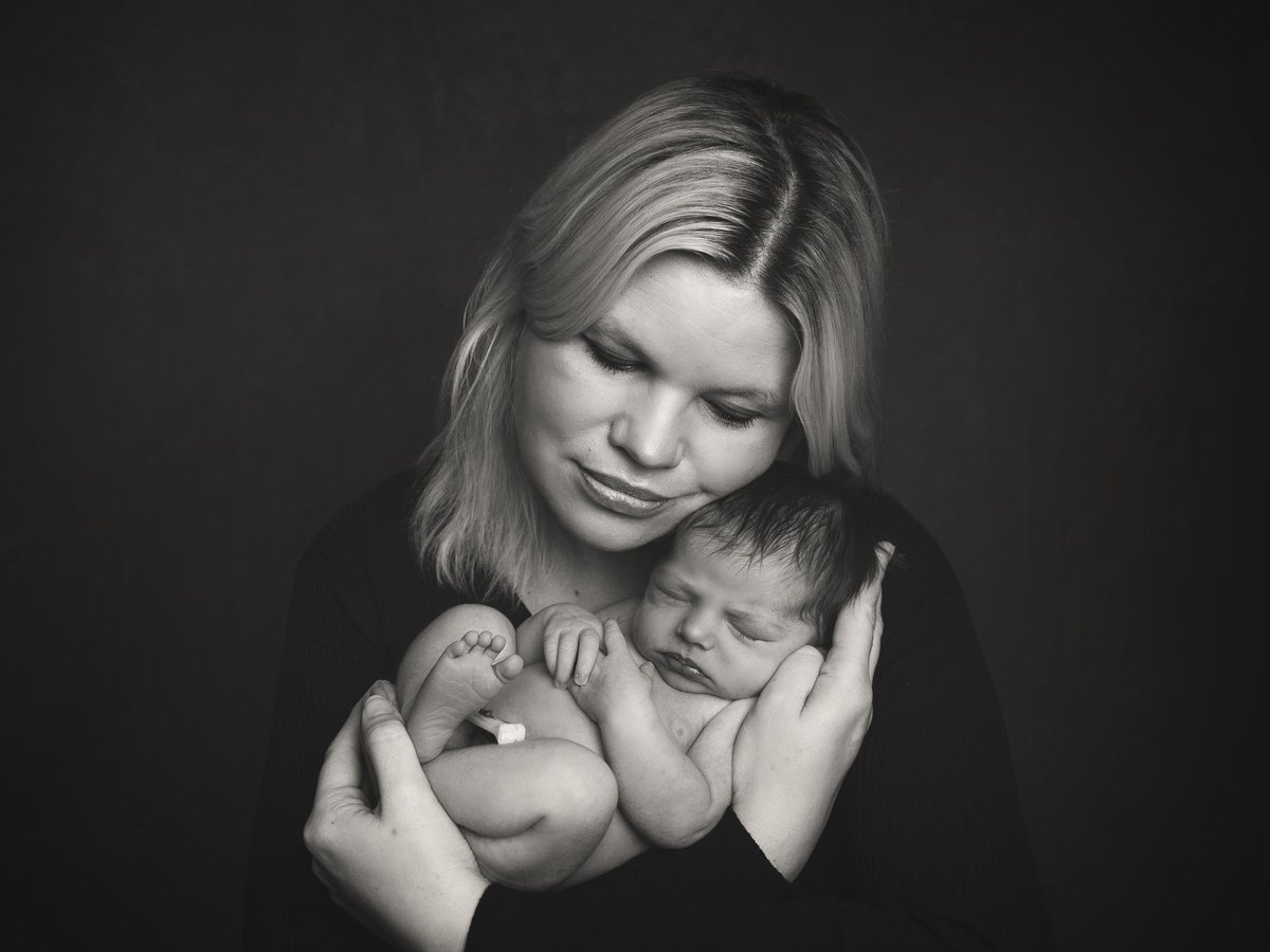 Bump To Baby 🖤 
#bnw #blackandwhitephotography #motherhood #pregnancyshoot #newbornphotography