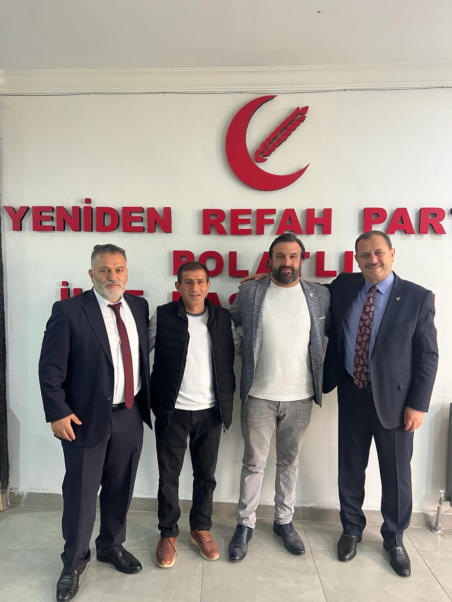 Eski Ak Parti İlçe Yönetim Kurulu Üyesi Davut Çınar ekipleri ile birlikte Yeniden Refah Partisine katılmışlardır. Kardeşlerimize bize verdiği güçten dolayı teşekkür ediyoruz. Polatlı'ya değişimi  birlikte getireceğiz.