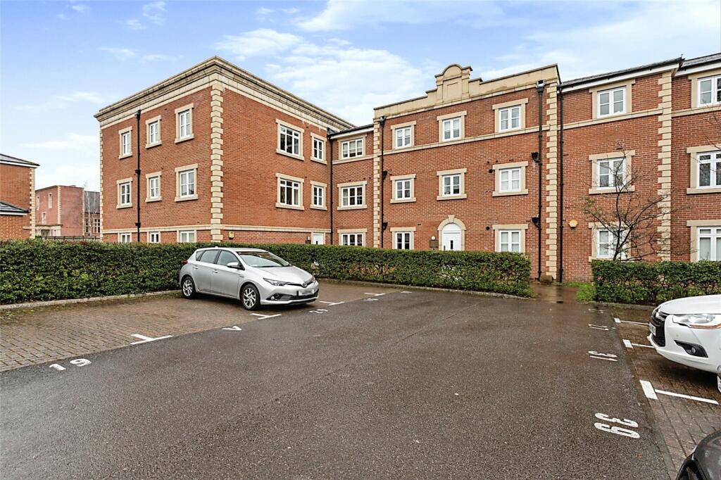 Two Bedroom Apartment at Royal Earlswood Park £1,575 pcm
onerent.co.uk/notice.php?q=1…