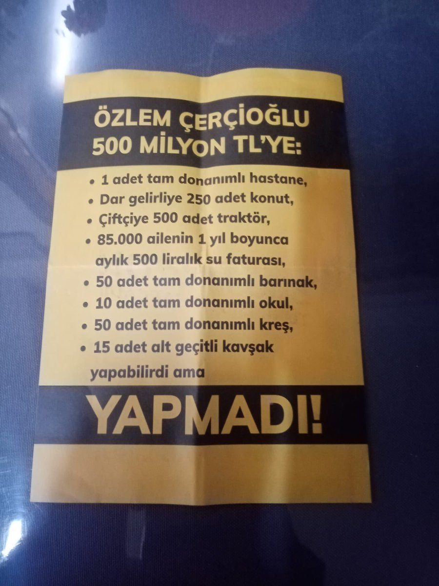 Aydın’da, dün gece saatlerinde, arabaların sileceklerine bırakılan broşürler dikkat çekti. AKP ve CHP Aydın Büyükşehir Belediye başkan adaylarının yaptığı kirli siyaset gözler önüne serildi. İşte tam da bu yüzden “Zafer Partisi” diyoruz.