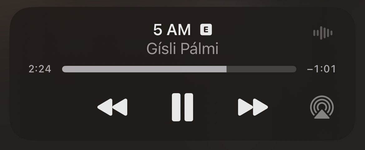 Við feðgar erum að sigla í orlof, mitt helsta markmið er að við getum deilt tónlisarsmekk. Pabbi fílar rapp og Uni tryllist við Glaðasta hundinn. 

Tillögur velkomnar að playlista fyrir komandi mánuði.