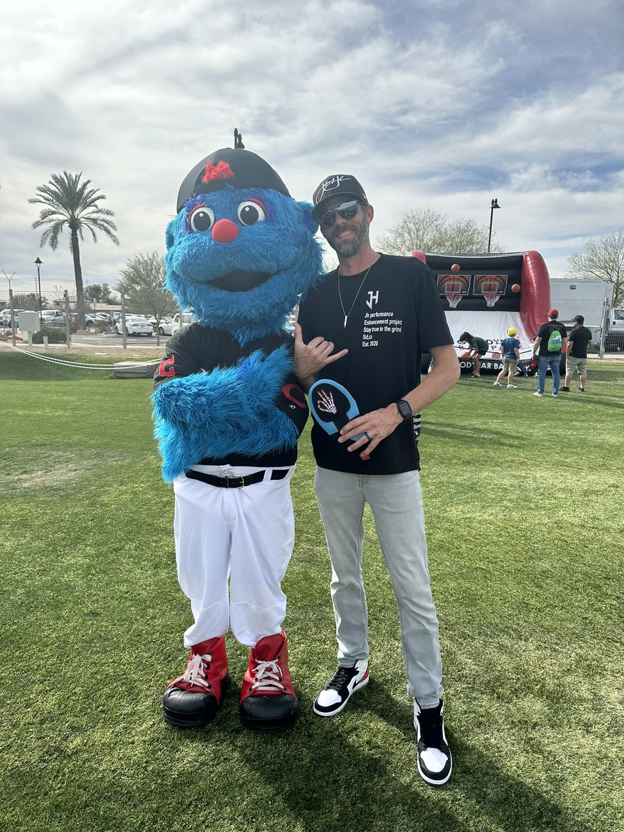 JHPROGLOVES's tweet image. Great day out! #JHFAM