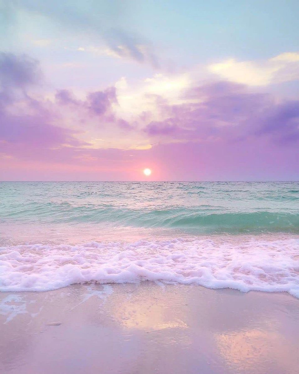 earthcurated's tweet photo. pastel skies https://t.co/BivQolpyvz
