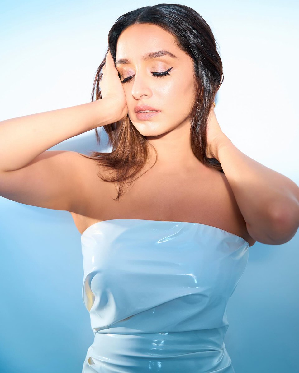 आंखो की गुस्ताखियां माफ हो!👀🔥🤍💙 #ShraddhaKapoor