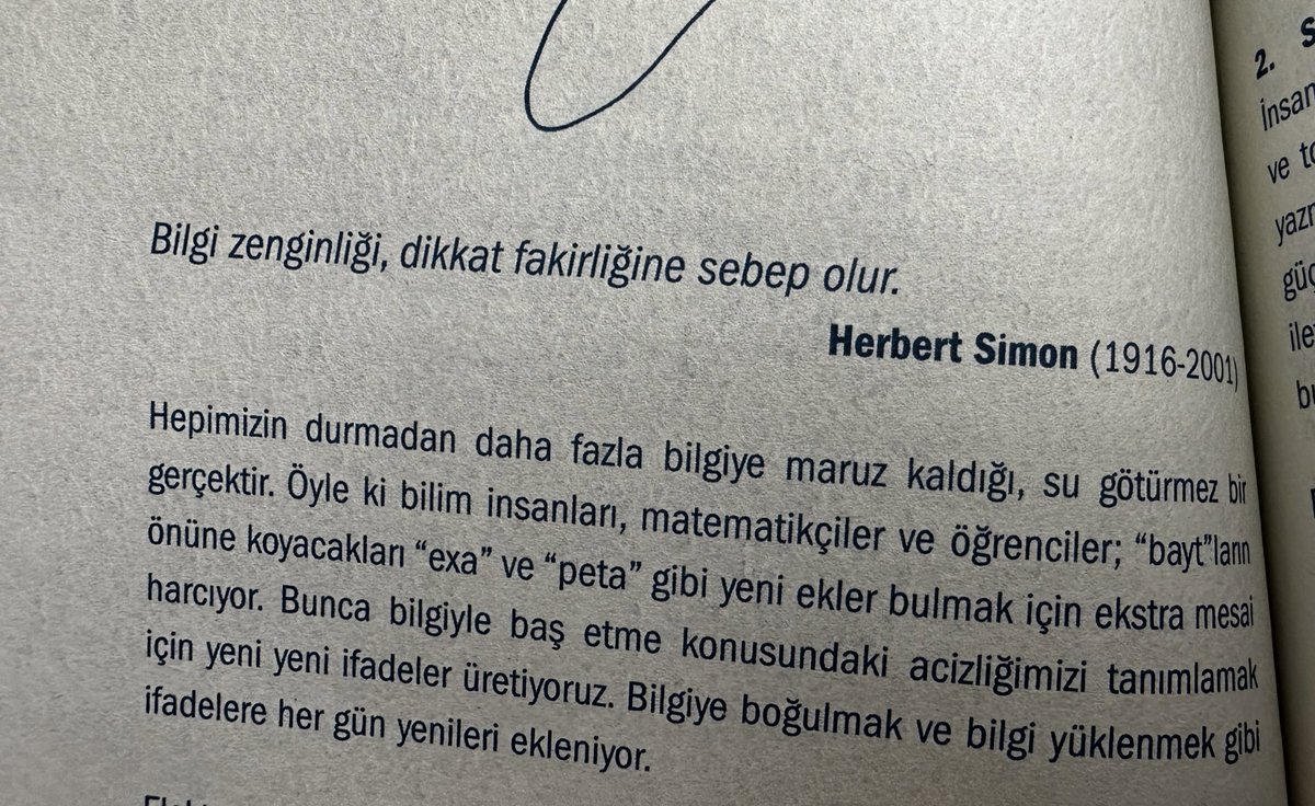 Enformasyon çağının sayısız faydası yanına bir de büyük bir problem eklemek lazım: Dikkat dağınıklığı. Dikkat dağınıklığı çağında başarı da zaten daha fazla dikkat çekmek geliyor. ‘Bilgi zenginliği, dikkat fakirliğine sebep olur.’ -Herbert Simon