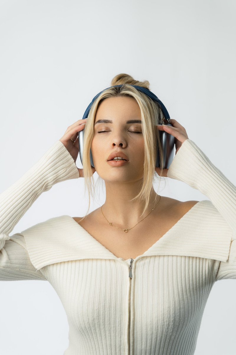 spaceneospace's tweet photo. Music is my life https://t.co/8J86z7weK7