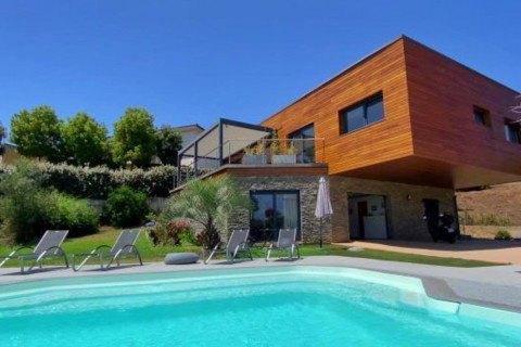 Maison écologique en Ossature Bois dans la région d'Ajaccio w.archiliste.fr/3vxuhz3