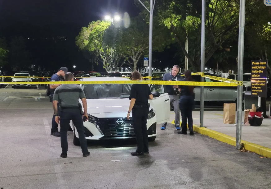 MURDER-SUICIDE INVESTIGATION | Dad kills mom, leaves kids, shoots himself in the head, the West Palm Beach Police Department told CBS12's @katievbentetv reports. Read more: bit.ly/3PJHN9I