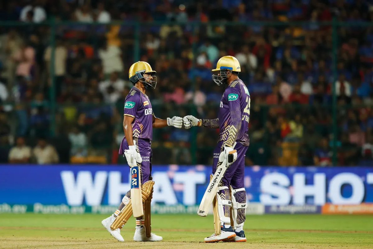 ShreyasIyer15's tweet photo. Friday night lights 🤙 How good were the boys 💜💛 Special shoutout to Narine, 500 appearances is incredible 👏 https://t.co/sS7OzKerei