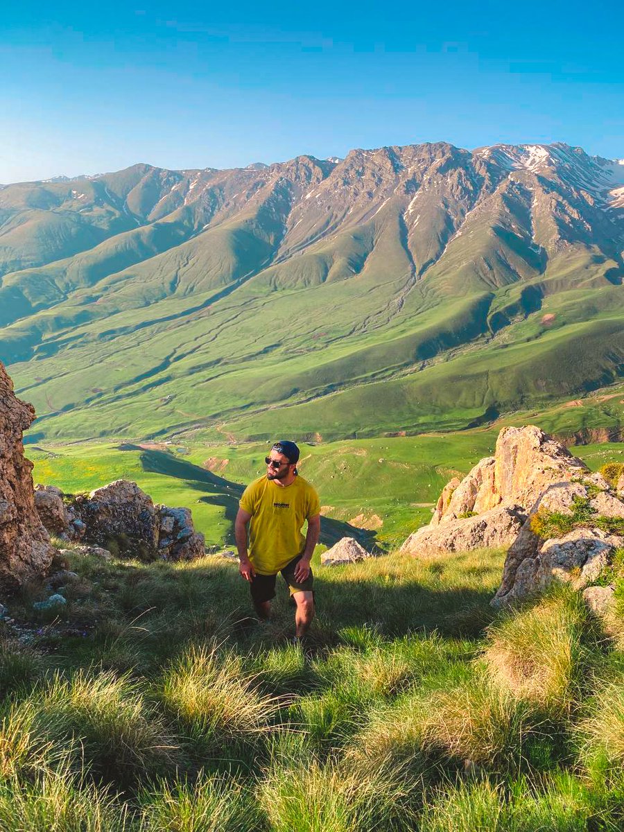 Bəli bəli yenə o möhtəşəm gün gəlib çatdı.😆 Həyatıma bir sıra xoş xatirələr qatan bir yaşı daha geridə qoyub növbəti yeni yaşımı qarşıladığım gündür bugün. Yenə ənənəvi olaraq özümə ən əsası olan sağlamlıq, bol pul və ölkədən kənara qısa fasilələrlə səyahət etməyi arzulayıram.😆