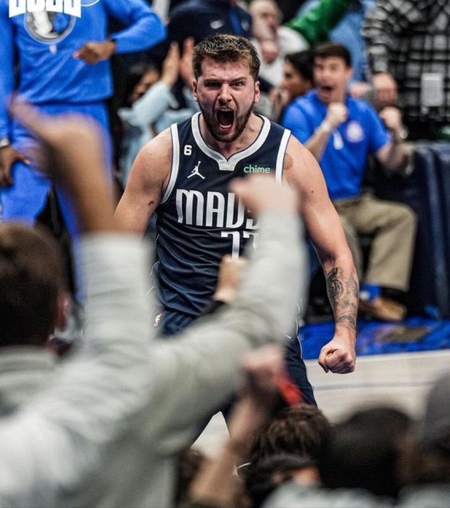 MavsMuse's tweet photo. Luka Dončić in his last 10 games:

10-0 ‼️
29.4 PPG
10.2 AST
9.7 REB
1.7 STL
+ 107

M.V.P.👑 https://t.co/mG0XPui5zk