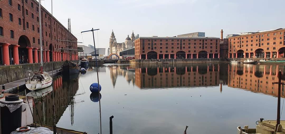 KoalaTeaEJ's tweet photo. Oh Liverpool we love you ❤️
#Liverpool #albertdocks https://t.co/BcbvYLP21M