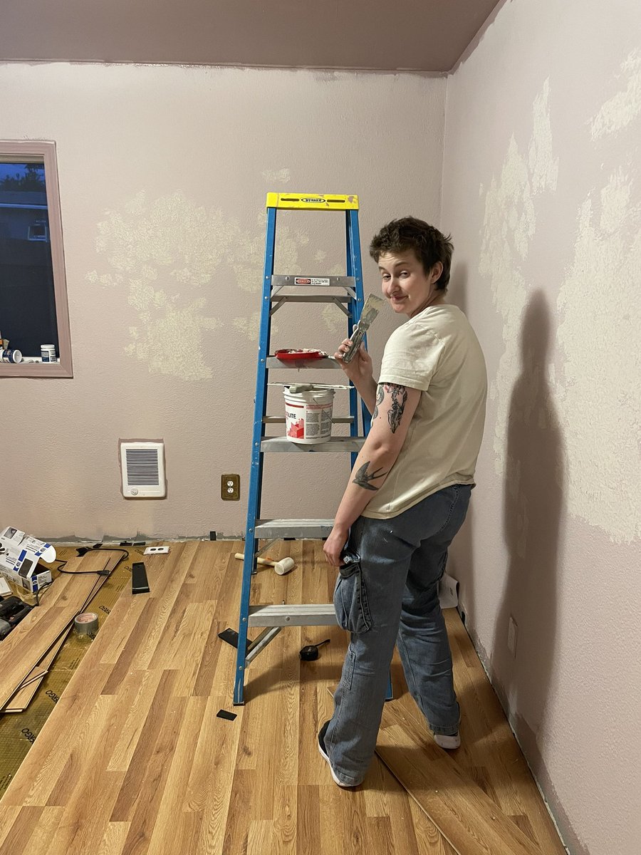 C0NQUER0RW0RM's tweet photo. my phone is just 100 pics of @hubristicfool doing dumb shit with tools https://t.co/JeSmRQA12e