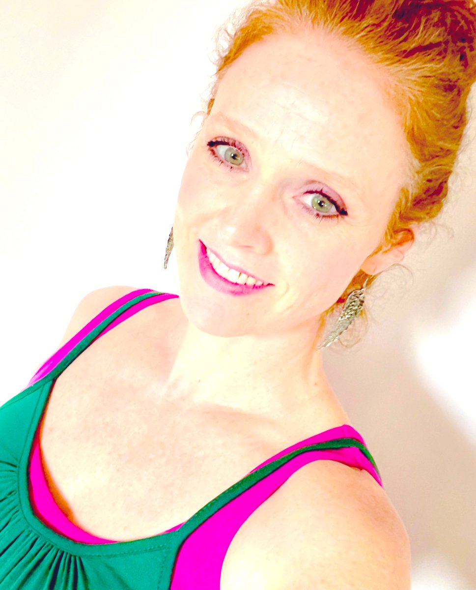 gingerbrigade1's tweet photo. Strutting into the weekend looking like an Easter egg. https://t.co/YsjLVlMHm5