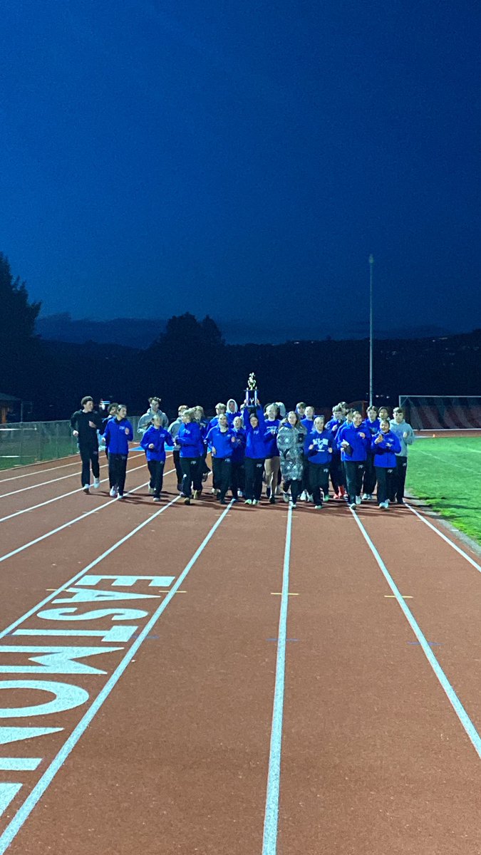 Girls had a day! Won 12 of 18 events. 2 new school records & an athlete of the meet, in winning the Eastmont Invite! Athlete of the meet, Whitney Griffith threw 145’2” in the discus & girls 4x1 runs 48.48 for both school records! @Wahitrack @WaHi_Athletics @BigBlueWW #DMGB