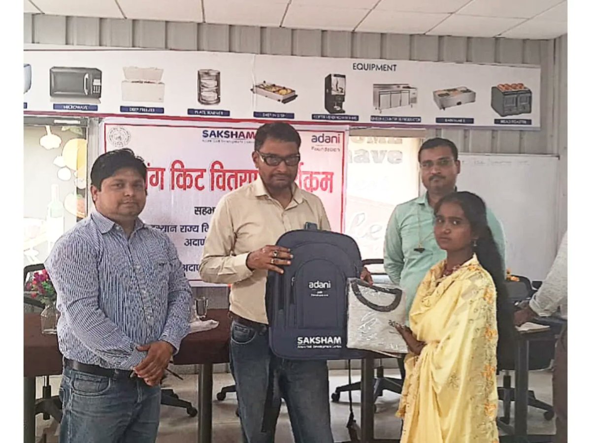 MUBSS_CG's tweet photo. #सक्षम an initiative aimed at equipping rural youth with essential skills, rendering them both job-ready and primed for entrepreneurship within the marketplace. #Saksham #adaniskilldevelopmentcentre #PEKB https://t.co/kpshmo6lw9