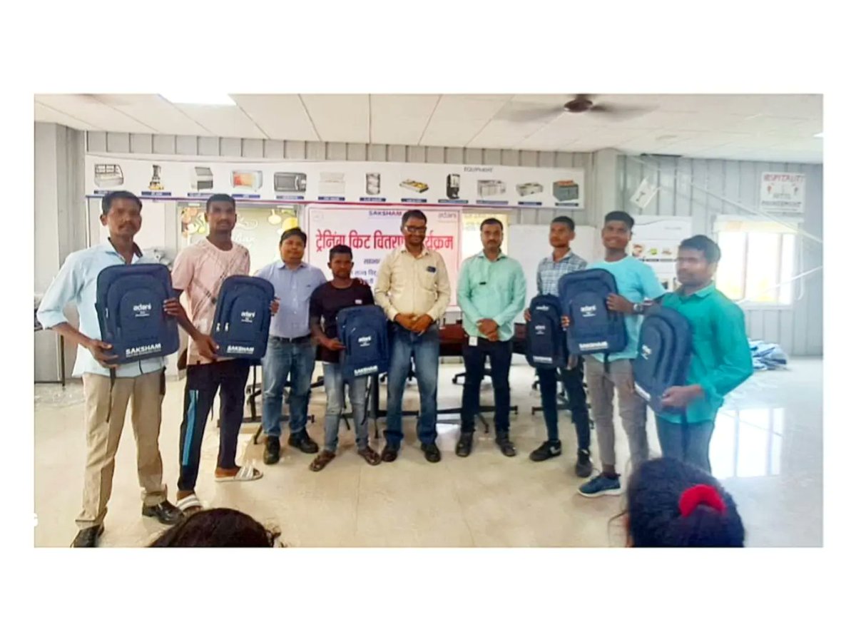 MUBSS_CG's tweet photo. #सक्षम an initiative aimed at equipping rural youth with essential skills, rendering them both job-ready and primed for entrepreneurship within the marketplace. #Saksham #adaniskilldevelopmentcentre #PEKB https://t.co/kpshmo6lw9