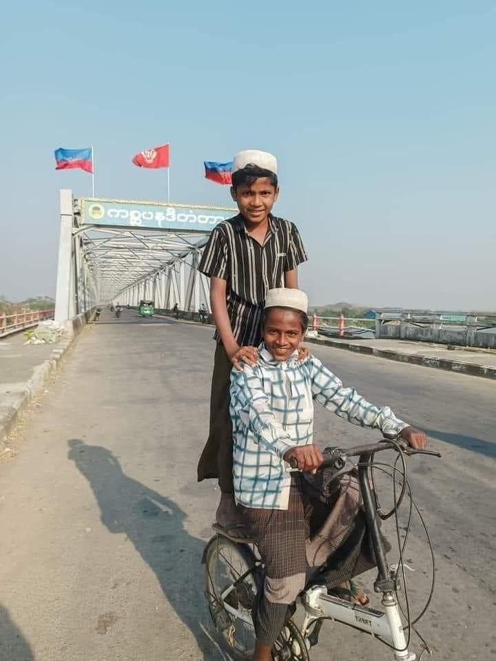 Thida91905533's tweet image. ဒါထက်ပိုလွတ်လပ်လွတ်မြောက်ချင်ကြရင်
လွတ်လပ်ဖို့လုပ်ပေးသူတွေနဲ့ 
ပူးပေါင်းပေါ့နော်💪👏
🥰🥰🥰🥰
📷🗣️👇
#thousandwords
#photocrd