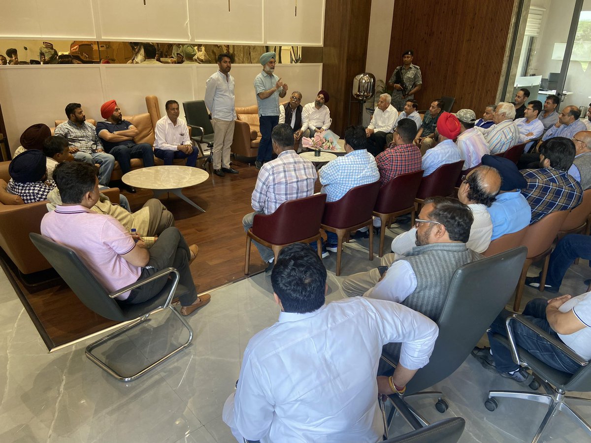 SandhuTaranjitS's tweet image. An interactive session at Sifti Rice Mill, #Pind #Khasa, discussing Amritsar's trade corridor &amp;amp; potential of international outreach. 
Appreciate Chander Shekhar Sharma (Vice President BJP Amritsar), Sanjeev Chadha (Monu), Arvinder Pal Singh (President Exporters Association), and