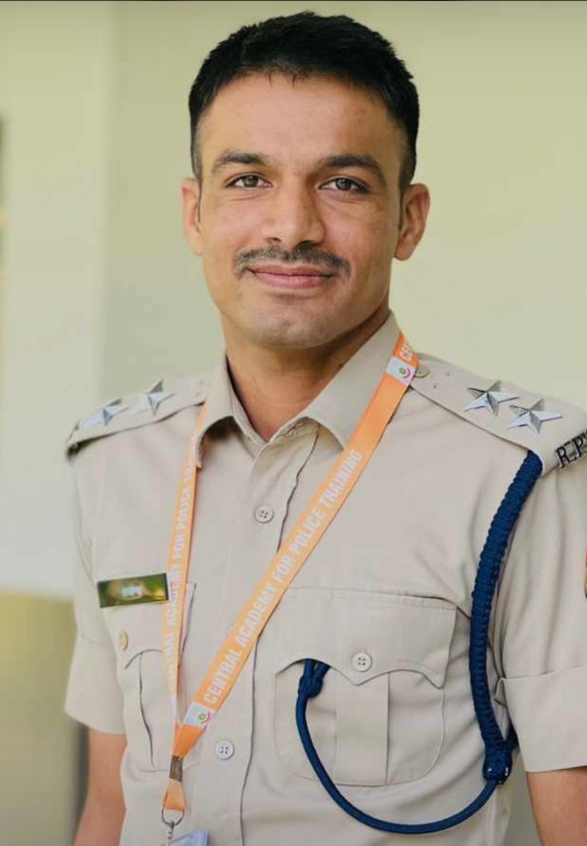 Megha Goyal DySP (@meghaagoyal) on Twitter photo рд░рд╣рдиреЗ рдХреЛ рд╕рджрд╛ рджрд╣рд░ рдореЗрдВ рдЖрддрд╛ рдирд╣реАрдВ рдХреЛрдИ,
рддреБрдо рдЬреИрд╕реЗ рдЧрдП рд╡реИрд╕реЗ рднреА рдЬрд╛рддрд╛ рдирд╣реАрдВ рдХреЛрдИ..!!
рдЕрдкреВрд░рдгреАрдп рдХреНрд╖рддрд┐! рдЕрд▓рд╡рд┐рджрд╛ рд░рд╛рдЬреВ !
Rest in peace ЁЯЩПЁЯП╗
рд╕реНрдореГрддрд┐рдпрд╛рдБ рд╢реЗрд╖тАж. рд░рд╣рдиреЗ рдХреЛ рд╕рджрд╛ рджрд╣рд░ рдореЗрдВ рдЖрддрд╛ рдирд╣реАрдВ рдХреЛрдИ,
рддреБрдо рдЬреИрд╕реЗ рдЧрдП рд╡реИрд╕реЗ рднреА рдЬрд╛рддрд╛ рдирд╣реАрдВ рдХреЛрдИ..!!
рдЕрдкреВрд░рдгреАрдп рдХреНрд╖рддрд┐! рдЕрд▓рд╡рд┐рджрд╛ рд░рд╛рдЬреВ !
Rest in peace ЁЯЩПЁЯП╗
рд╕реНрдореГрддрд┐рдпрд╛рдБ рд╢реЗрд╖тАж.