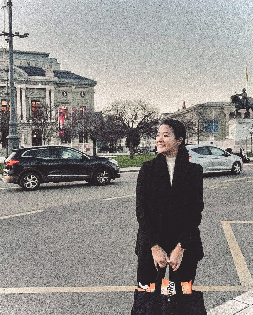 mew_cc's tweet photo. จะมองทางซ้ายก็เข้าตา จะมองทางขวา โอ๊ะโอ๊ยก็โดน (ใจ❤️) @aim_theerarat #aiminGeneva🇨🇭🍫🧣 https://t.co/MssGuEliXG