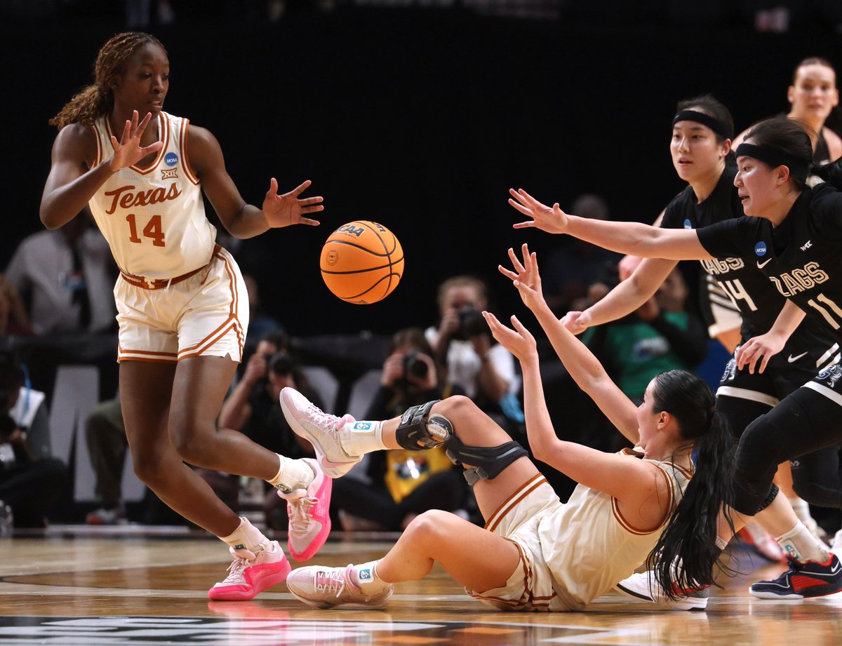 jonhouse_'s tweet image. Texas stifled Gonzaga with a strong defensive performance tonight, winning 69-47 in the Sweet Sixteen round of the 2024 NCAA women's basketball tournament at the Moda Center.