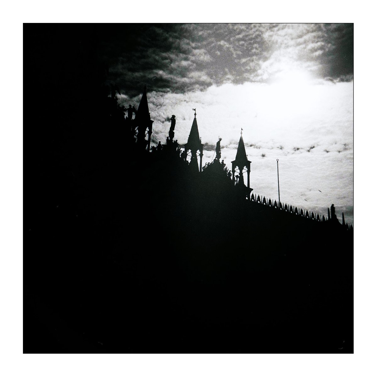 leobellandi's tweet photo. #veneziapersempre #fotografiaanalogica #rodinal #developedathome #plasticcamera #holga120 #6x6 #filmphotography #palazzoducalevenezia #venedig https://t.co/sufwPuEO2R