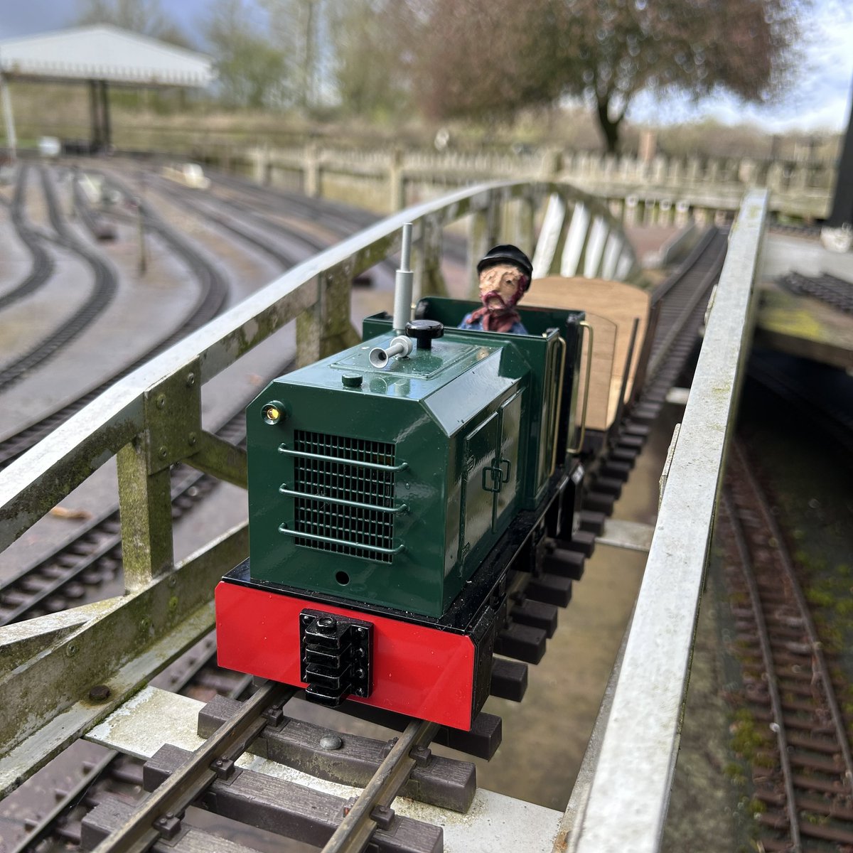taliesin2022's tweet photo. Bought is Roundhouse “Hercules” as spares or repair and ran fine at VAMES #vamesminiaturerailway #quainton #buckinghamshire #thomesweekend #45mmtrains #gardenrail #gardentrains #trainsinthegarden #hercules #roundhouseengineering #gscaletrain #16mmnarrowgauge https://t.co/8BwJBfyYI1