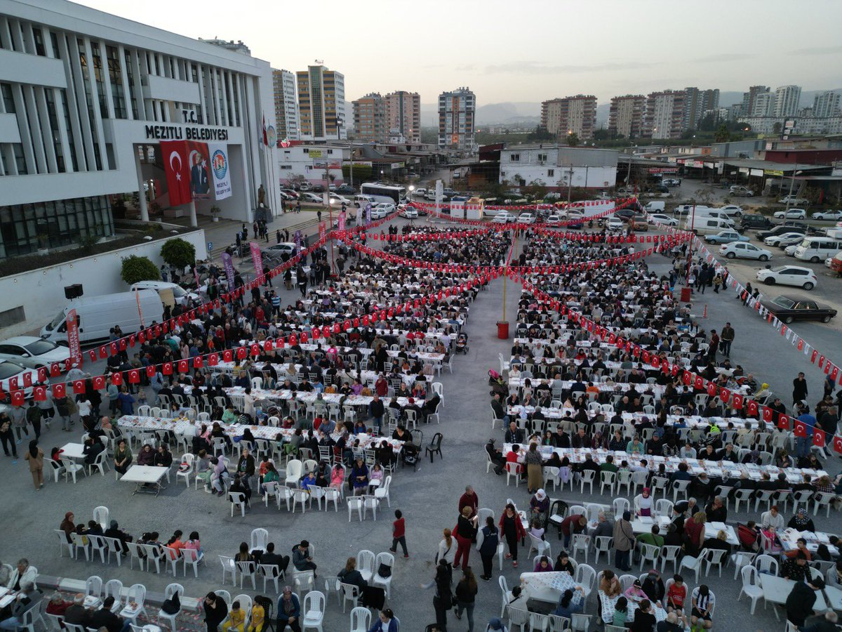Bakanımız Fikri Sağlar’ında katılımıyla iftar soframızda Mezitli ailem ile bir araya geldik. 

Muhteşem bir katılım ve destek vardı. 

Mezitlimizin birlik ve beraberliğinin büyüklüğünü tüm kalbimde hissettim

Bu birliğimizi ve beraberliğimizi 31 Mart’ta sürdürmeye devam edeceğiz