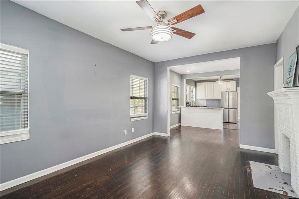 1009 Washington Heights Terrace, Atlanta, GA, 30314 3 bed | 2 bath 1388 Sq. Ft. Active | $2,100 bit.ly/3TW4ytt Must see inside! This 3 bedroom, 2 bath home has been recently renovated but retains the style of its original d cor such as hardwood floors and decorative...