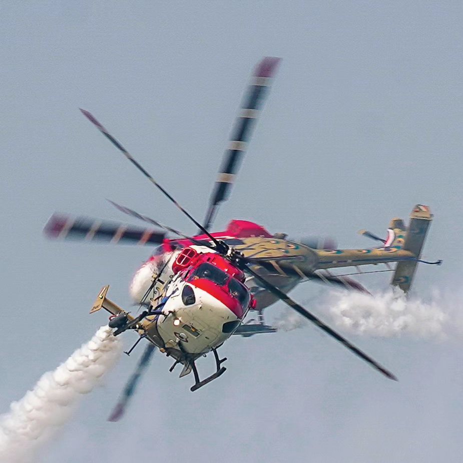 Sarang, the elite helicopter air display team of the Indian Air Force, commands the skies with their flawless maneuvers and unparalleled skill. Captured beautifully by Siddharth Choudhary through the Sigma 60-600mm F4.5-6.3 DG OS HSM. #SIGMAPicks #sigmaphotoindia #sigmaindia