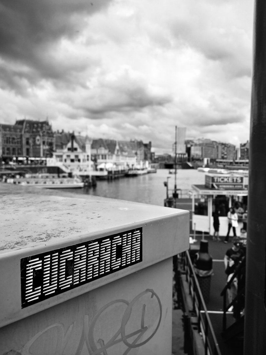 ⒸⓊⒸⒶⓇⒶⒸⒽⒶ

#Amsterdam #TheNetherlands #streetphotography