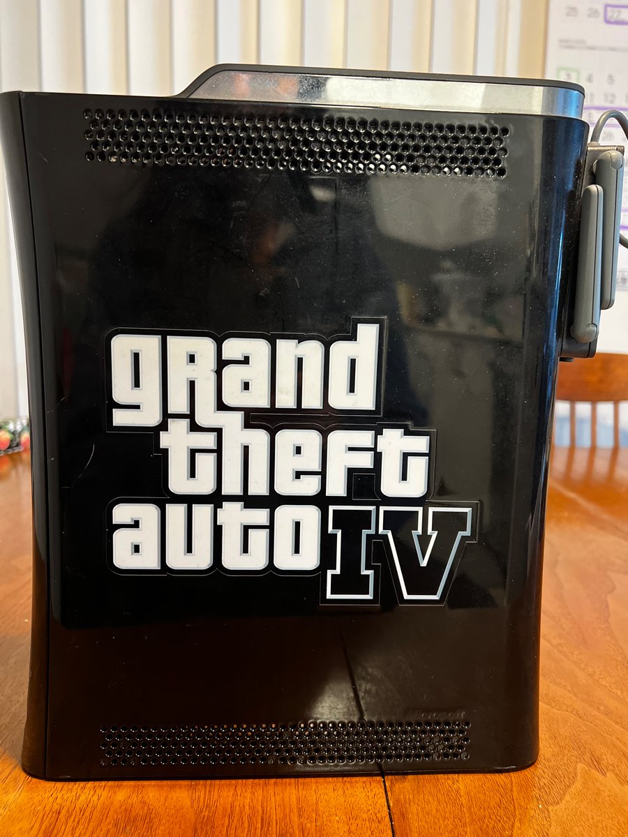 thrillax509's tweet photo. @GTASeries oh wow. I didn’t realize there’s only a 100. How much should I try to sell it for? https://t.co/kNaVF4qRoU