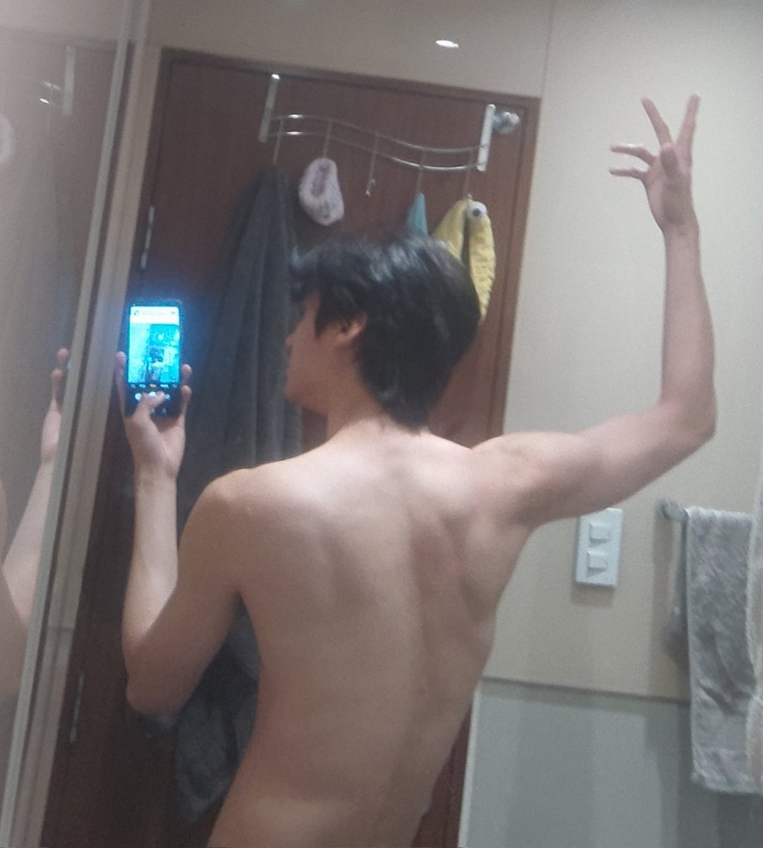 jerville25's tweet photo. Olympian Pose ahahaha https://t.co/RjS1fS8vWk