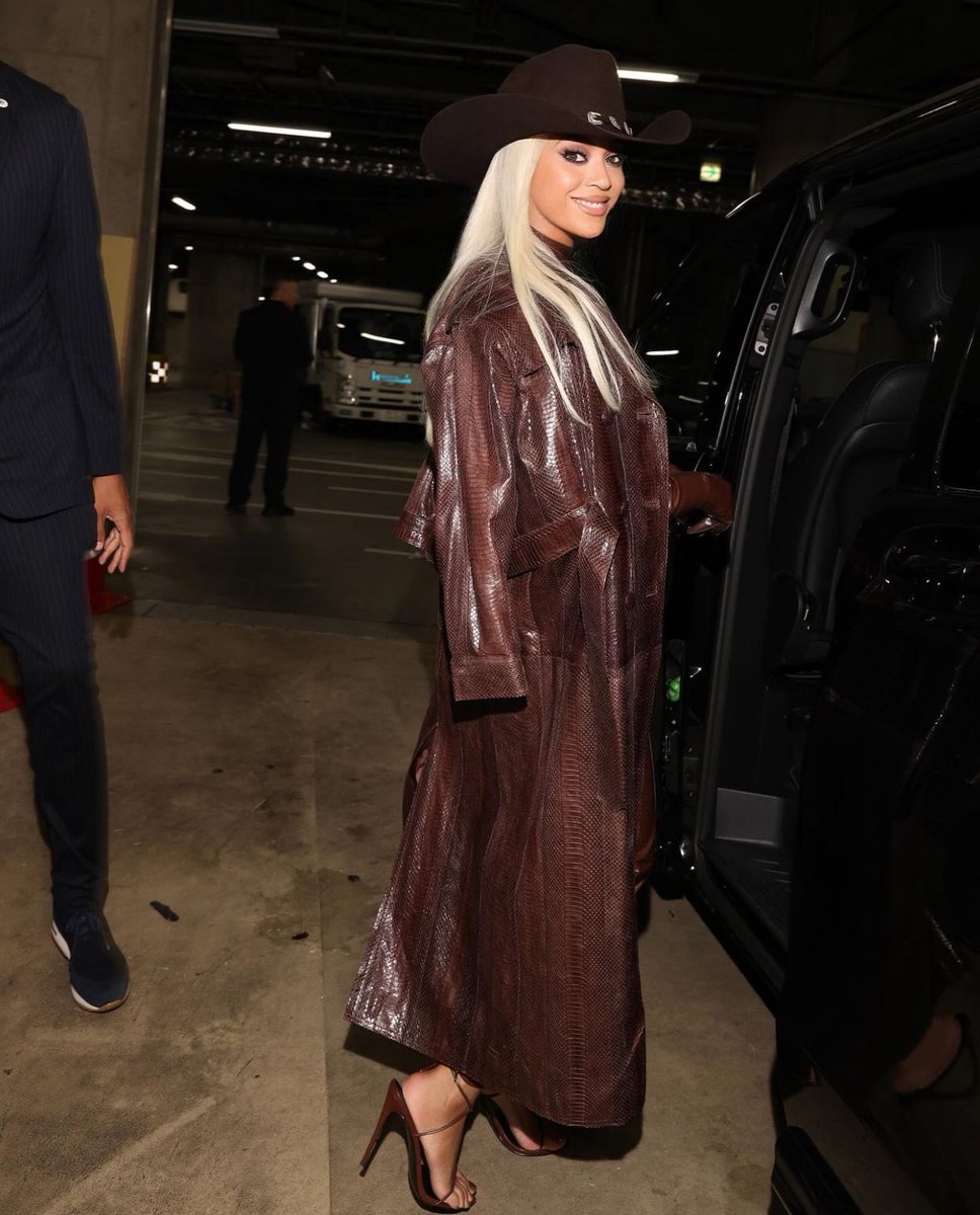 beytoxics's tweet photo. THE LOOK 😭 https://t.co/2abFLGlksx
