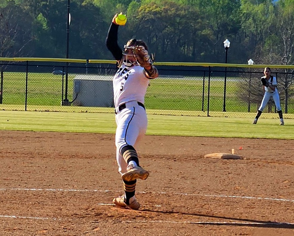 SPRING STING

Burns’ home run highlights Friday’s action as Oxford avenges and early-season loss to Arab. White Plains opens with victory over Hokes Bluff.

easportstoday.com/2024/03/30/spr…