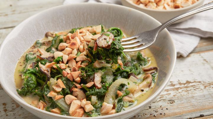 ZentrumGesund's tweet image. Würziger Spinat mit Shiitake-Pilzen

Perfekt als schnelle, gesunde Beilage. Rezept:zentrum-der-gesundheit.de/rezepte/beilag…

Eure Kochkünste erweitern? Unsere vegane Kochschule wartet auf euch: vegane-kochschule.online/s/vegane-kochs…

#VeganKochen #GesundEssen #KochenLernen