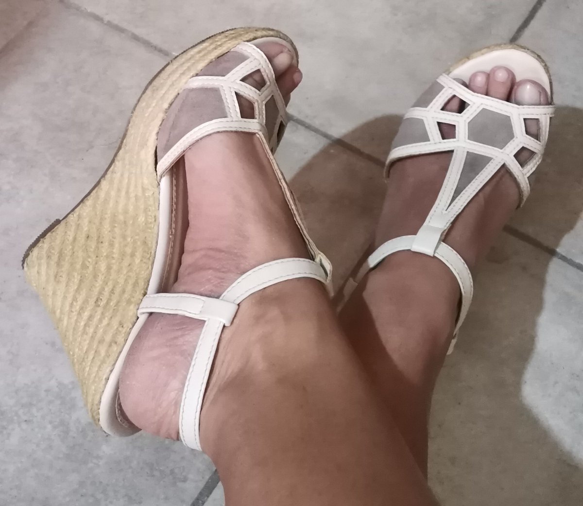 Time for a pedi. Open up those wallets and pay, and while you're at it, add extra for a foot massage. findom paypig finsub footfetish whalesub humanatm loser cashslave ebony goddess