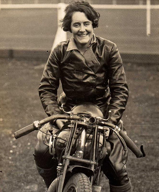 Fay Taylour 'Flying Fay' 1920s Irish motorcyclist champion speedway rider. Raced in scarlet leathers w' Irish flag in Australia New Zealand Germany. 1930s raced cars internationally #WWII interned as fascist, returned to racing until 1956 b #OTD 5 Apr 1904 en.wikipedia.org/wiki/Fay_Taylo…