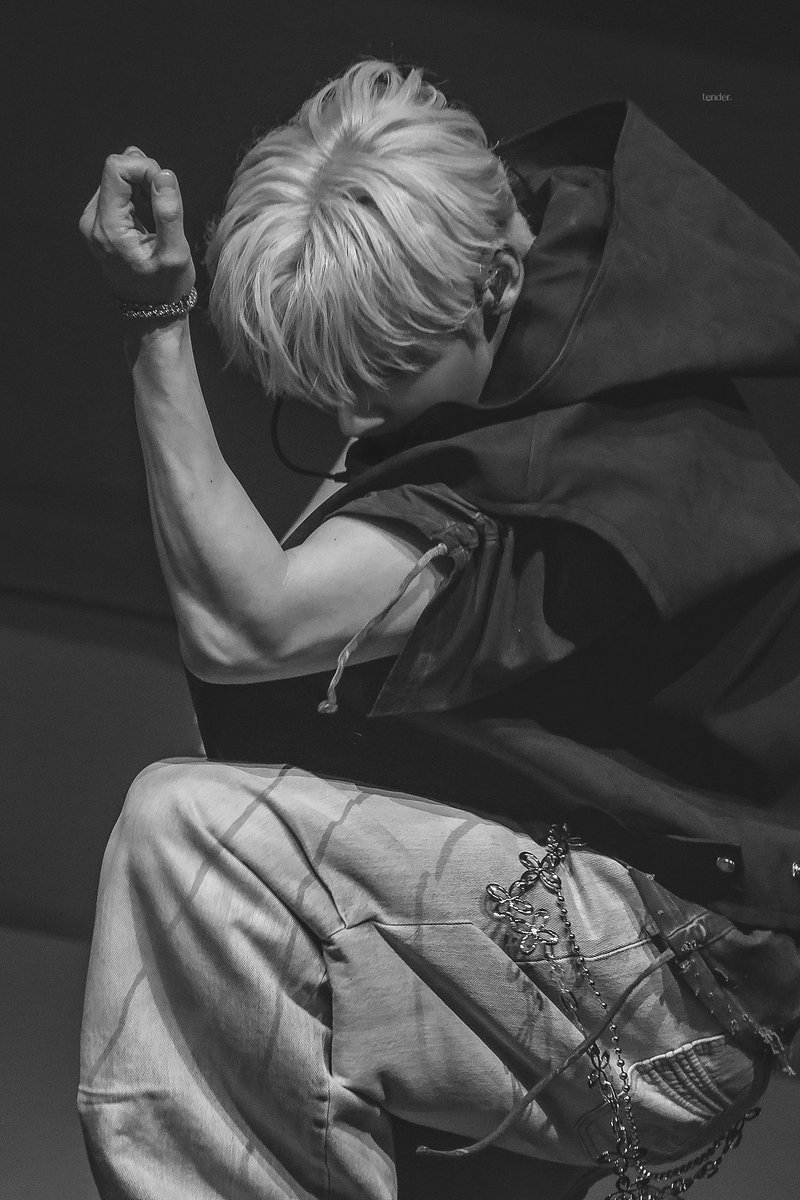 winter___forest's tweet photo. 첫날 의상 좋아하는 이유 이 사진 안에 다 있다
퍼펙트타입 조명을 생각해 보면 더 예술처럼 느껴짐 https://t.co/uzBKZSTPC5