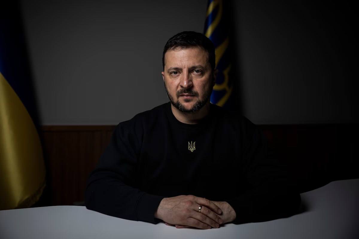 Zelenskyj säger i en intervju med Washington Post att Washington uttryckte missnöje över de ukrainska tillslagen mot den ryska oljeindustrin, men de kan inte begränsa hur Ukraina använder sina egenproducerade vapensystem. Ingen kan säga till oss vad vi får och inte får göra med