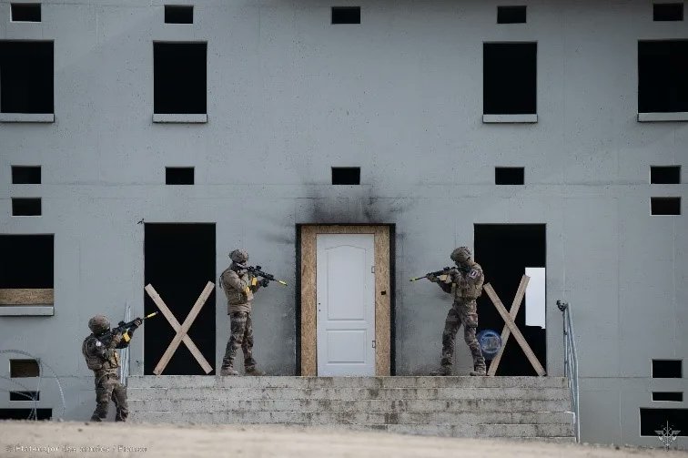 From door breaches to room clearances, every move is calculated by precision by the #missionaigle sappers 💥👌🏻 @armeedeterre @ArmyLuxembourg @BelgiumDefence @EtatMajorFR @MApNRomania @HQMNCSE @NATO