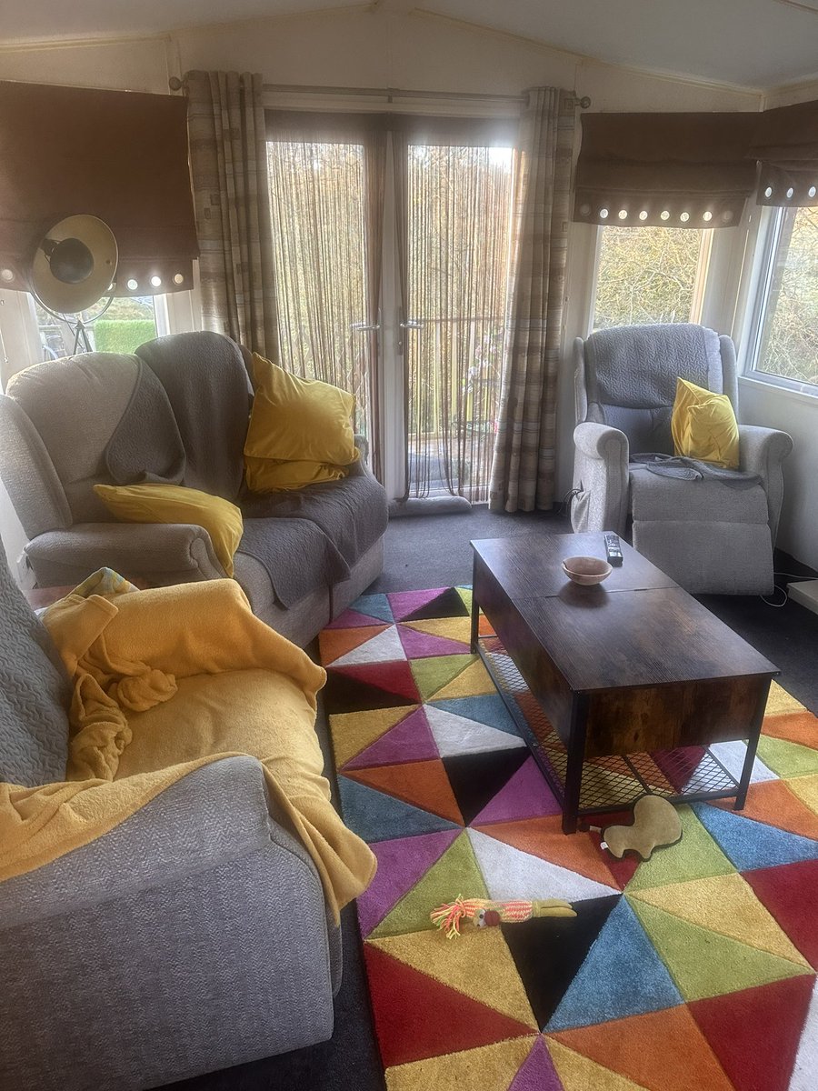 johnatkinson39's tweet photo. Left the room last night clean and tidy the dog slept on every single thing  the wife called me a messy git 🤦‍♂️ https://t.co/O0UdVg7Q9s