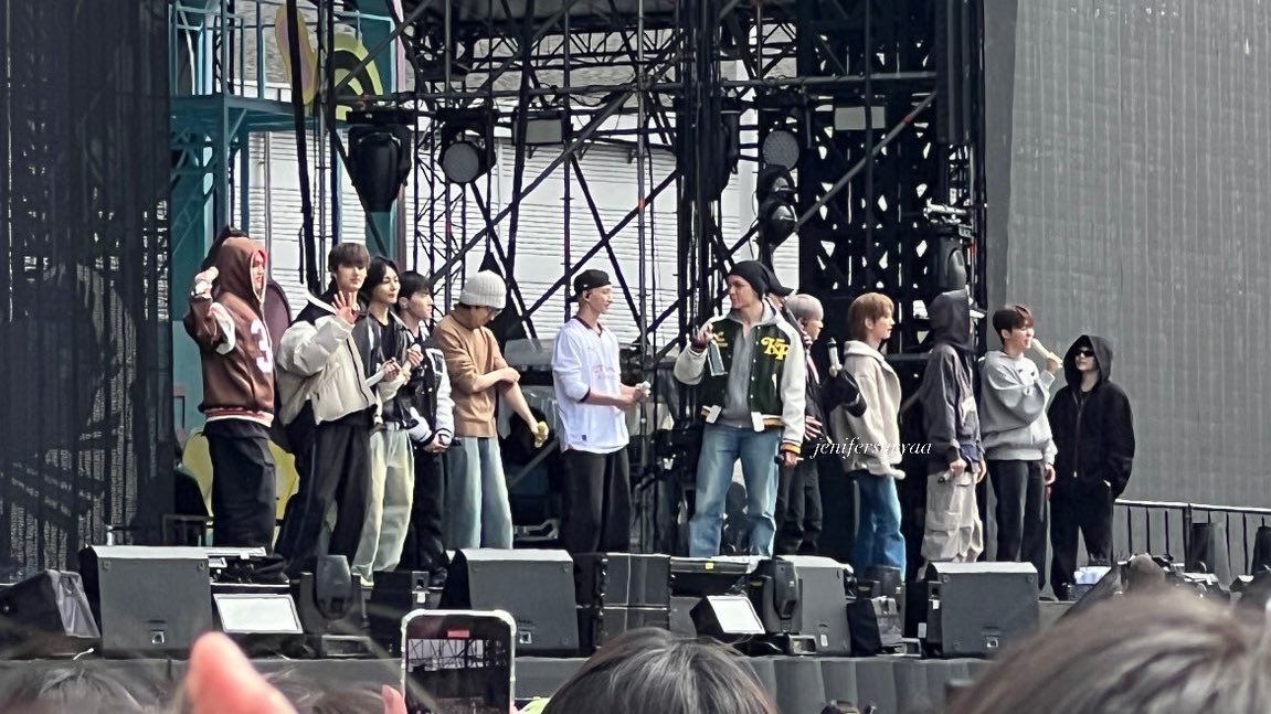 "it's just a photo, why are you crying?" 🥹

the photo: